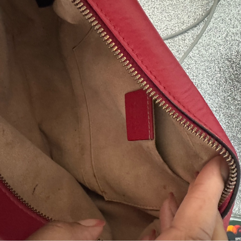 Authentic red Gucci Purse - Picture 8 of 10
